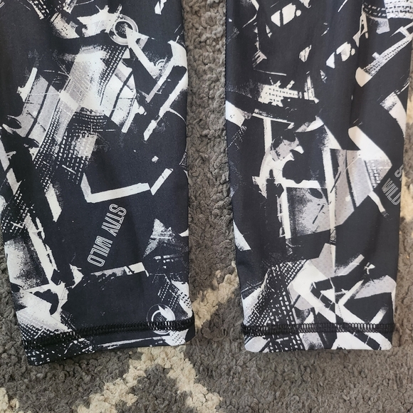 Sweaty Betty Zero Gravity Black Carnaby Photo Print High Rise Legging Size Small - Picture 3 of 11